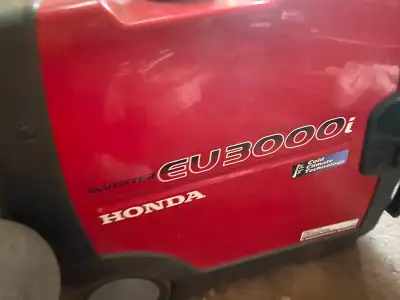 Lightly used Honda eu3000i inverter generator. ( not eu30000is) Runs like new. Ultra quiet. Starts u...