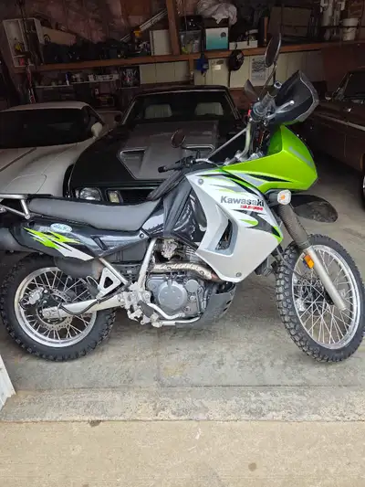 Brand new tires,new battery,fresh oil change,motor rebuilt 2000 klms ago,very clean and always store...