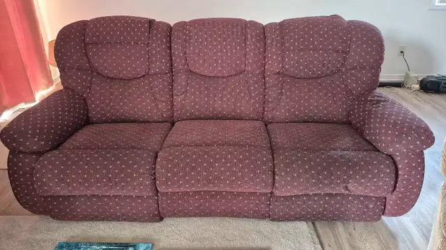 Reclining couch in Couches & Futons in Ottawa - Image 2