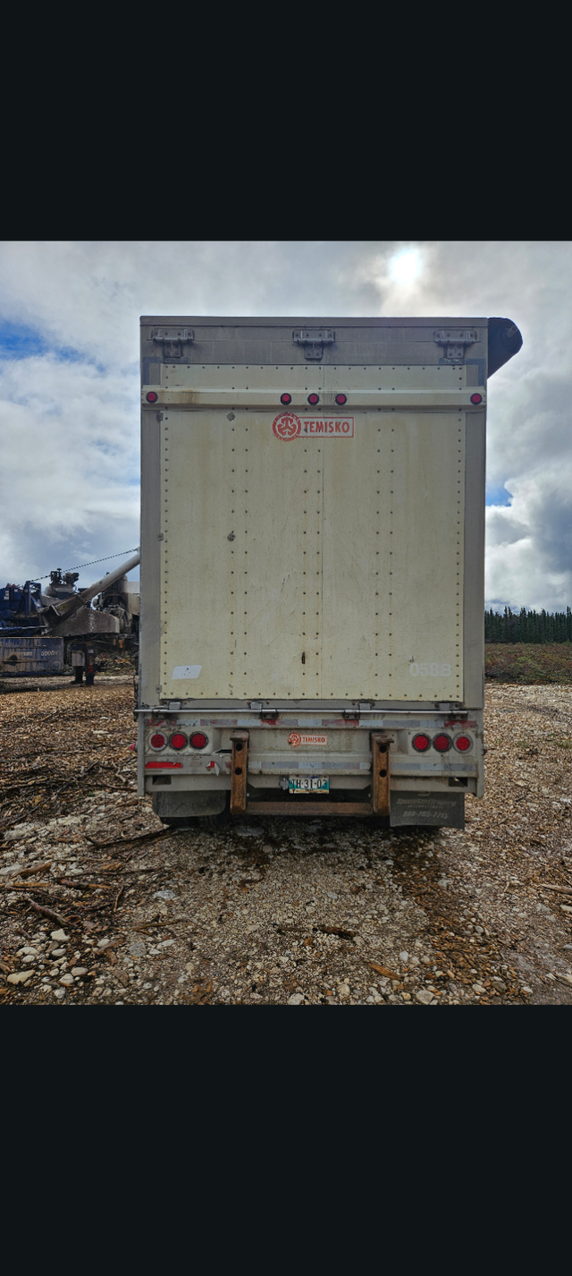 2012  Temisko B-train wood chip trailers.