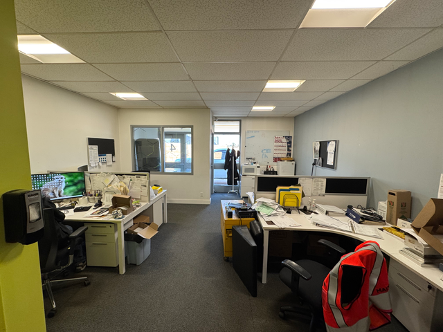 3655 sq ft Industrial Unit with Dock + Office, Oakville Off QEW in Commercial & Office Space for Rent in Oakville / Halton Region - Image 4