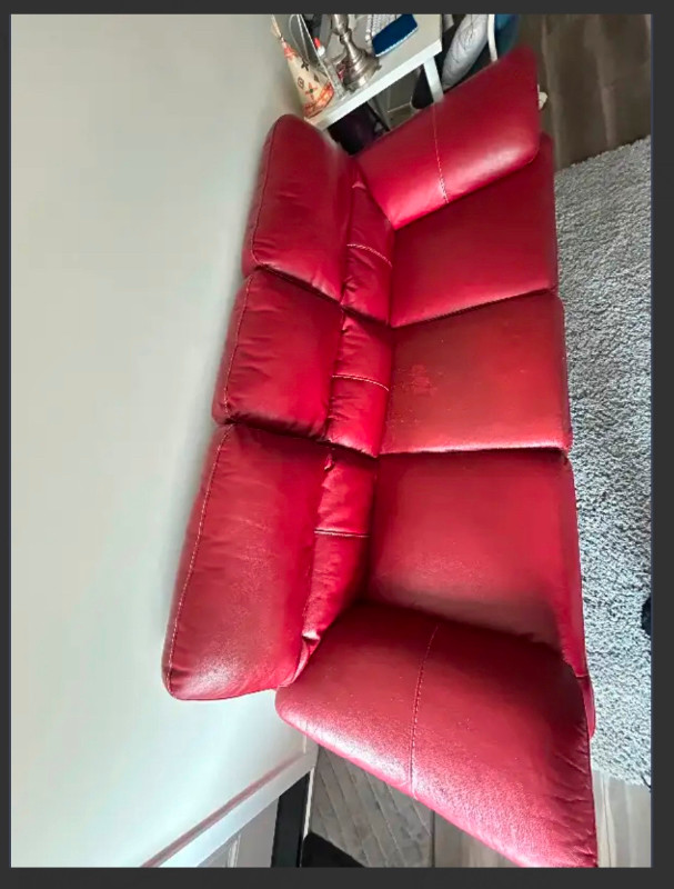 Beautiful red couch in Couches & Futons in Edmonton - Image 4