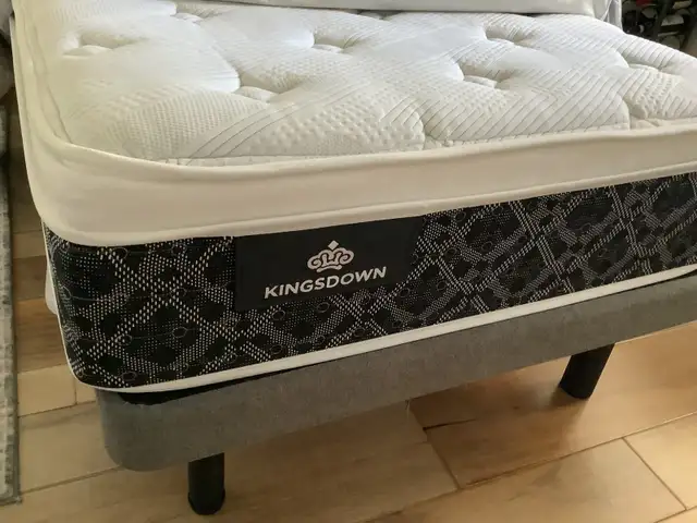 Matelas lit simple XL et base in Beds & Mattresses in Longueuil / South Shore - Image 3