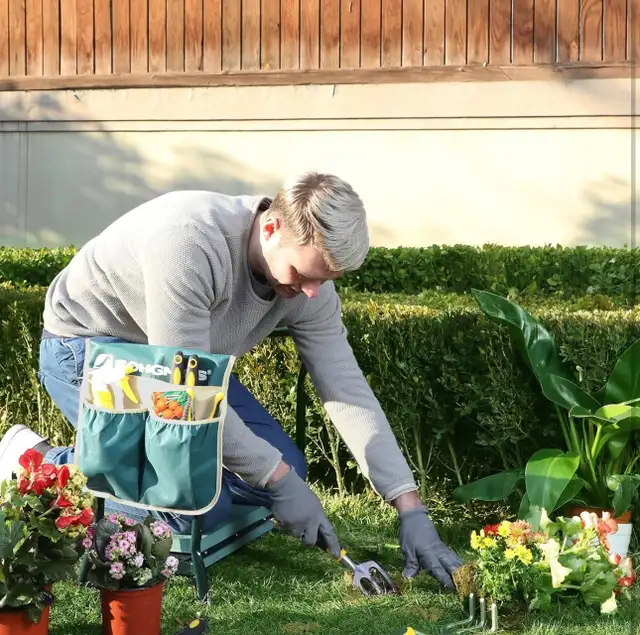 SONGMICS Garden Kneeler & Seat with Tool Bag in Outdoor Tools & Storage in Oshawa / Durham Region - Image 6