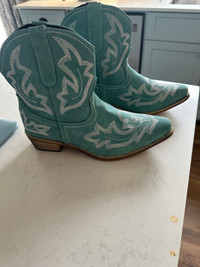 women’s cowboy boots