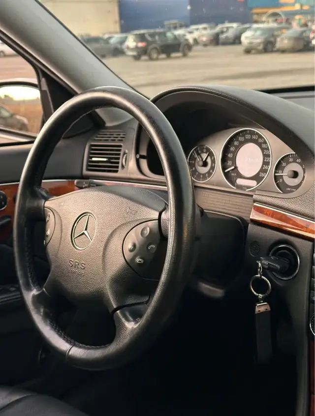 mercedes e class E320 4 matic  in Cars & Trucks in Mississauga / Peel Region - Image 7