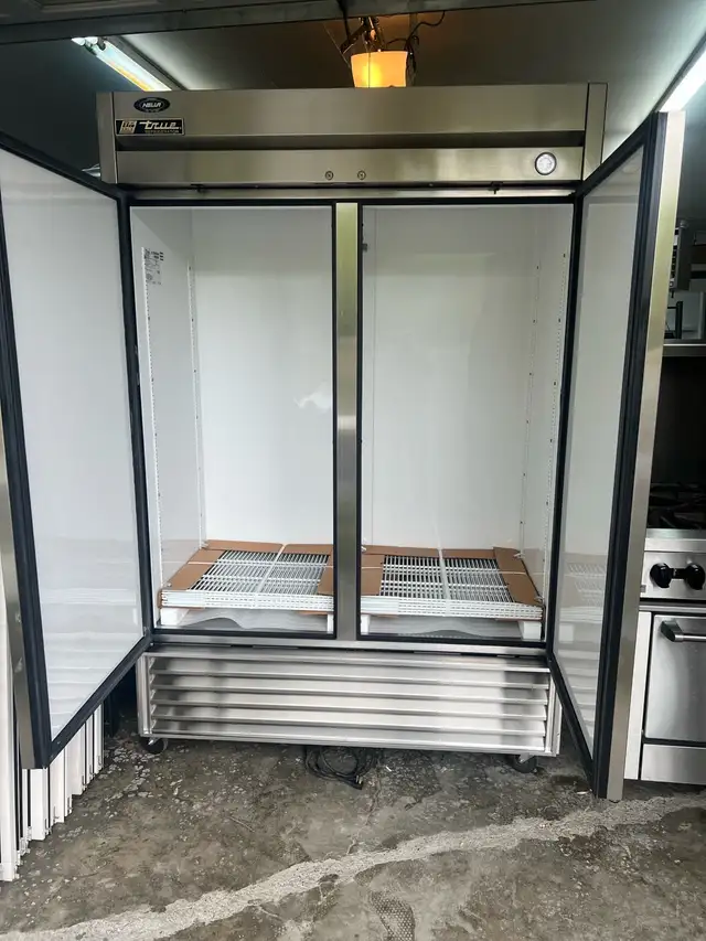 True T49 Fridge & Garland Sunfire Gas Stove/Oven62864364526595123
