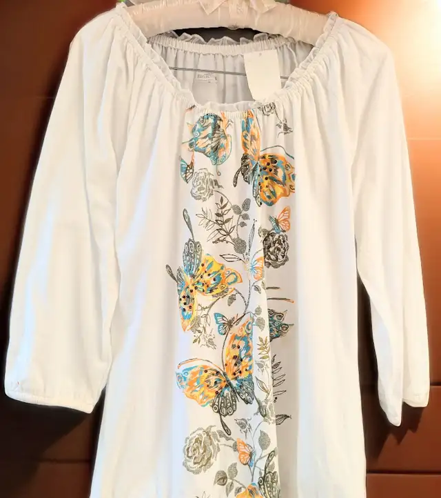 Northern Reflections Women’s Top Butterfly and Floral Print, New in Women's - Tops & Outerwear in Ottawa - Image 3