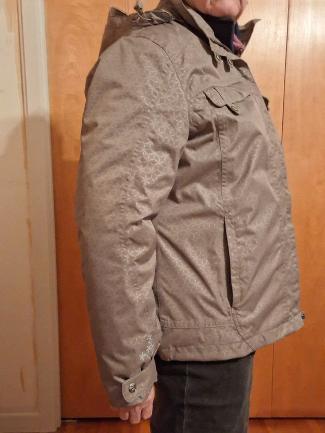 Manteau imperméable dans Femmes - Hauts et vêtements d'extérieur  à Victoriaville - Image 3