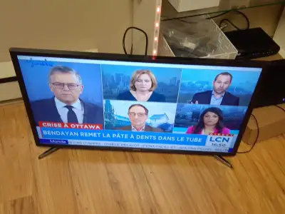 smart tv SAMSUNG 32p propre wifi fullHD 1080p, View more