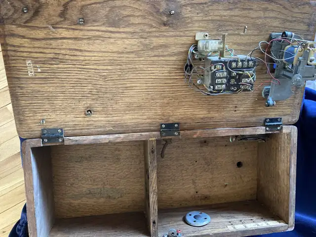 Antique Wood Telephone & receptor.. vintage wooden phone in Arts & Collectibles in Ottawa - Image 10