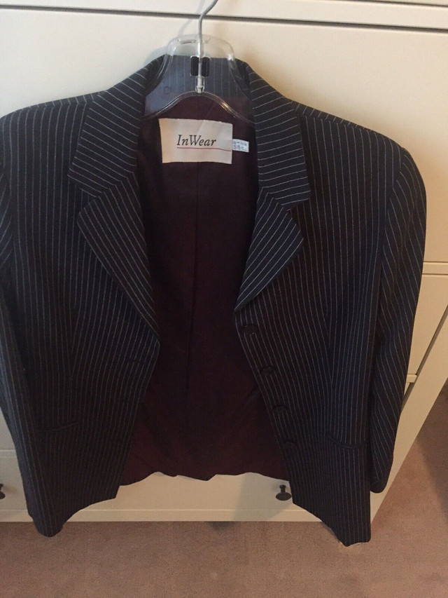 Women two button blazer plus suit set with skirts in Women's - Dresses & Skirts in Oakville / Halton Region - Image 3