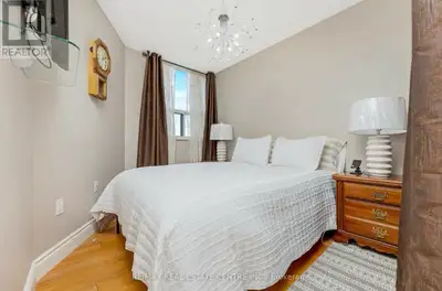 I have 2 private rooms for rent. From October 1st. Girls only.