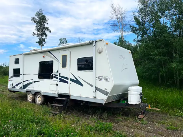 2005 Trail Lite Camper Sleeps 6 in Travel Trailers & Campers in Fort St. John - Image 2