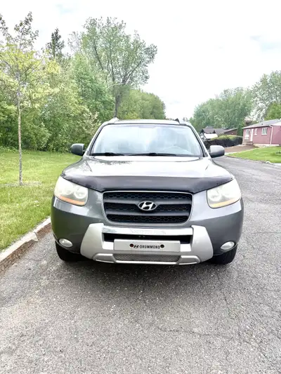 Hyundai Santa Fe 2009 Moteur 3.3 V6 Véhicule très propre, intérieur et extérieur Moteur en excellent...