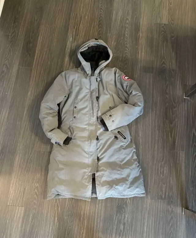 CANADA GOOSE | WOMENS XL in Women's - Tops & Outerwear in City of Montréal - Image 2