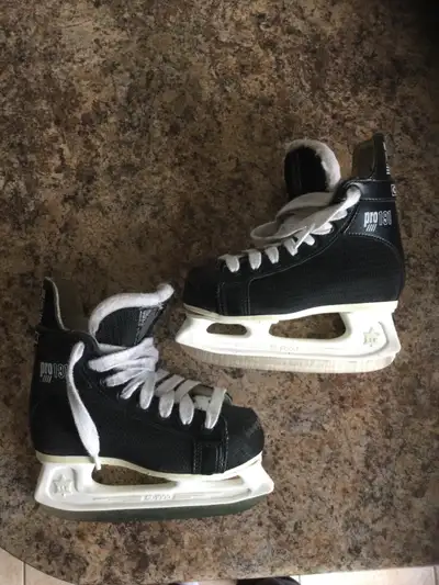 Hockey skates size 10, View more