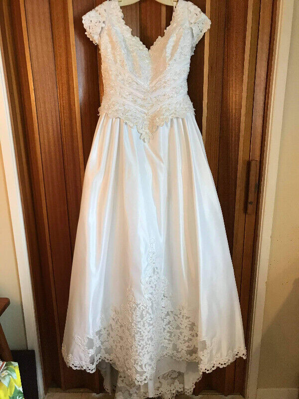 Robe de mariée de luxe 12-13 ans dans Mariage  à Saguenay - Image 2