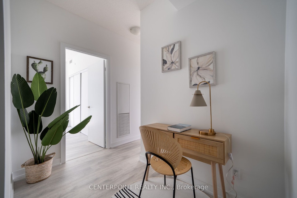 Modern Condo for Rent - 2 bedroom, 2 bathroom, 1 pkng, Lake view 4