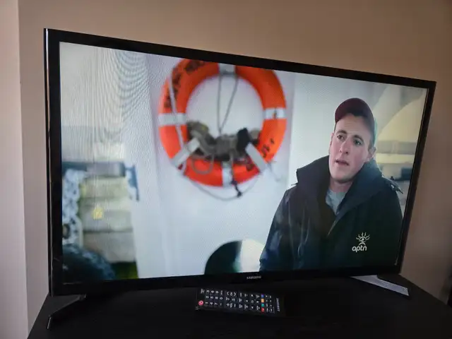 32" Samsung Smart TV in TVs in City of Montréal - Image 5