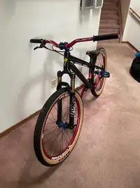 Specialized P3 Dirt Jumper Bike - LIKE NEW CONDITION