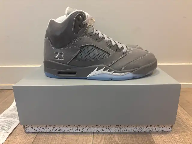 Jordan 5 Wolf Grey size 10.5 in Men's Shoes in City of Toronto - Image 5