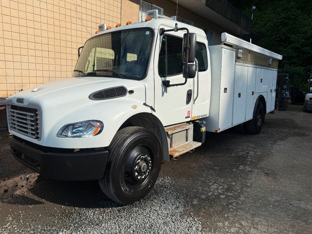 2011 Freightliner Service Truck w Crane in Heavy Trucks in Edmonton