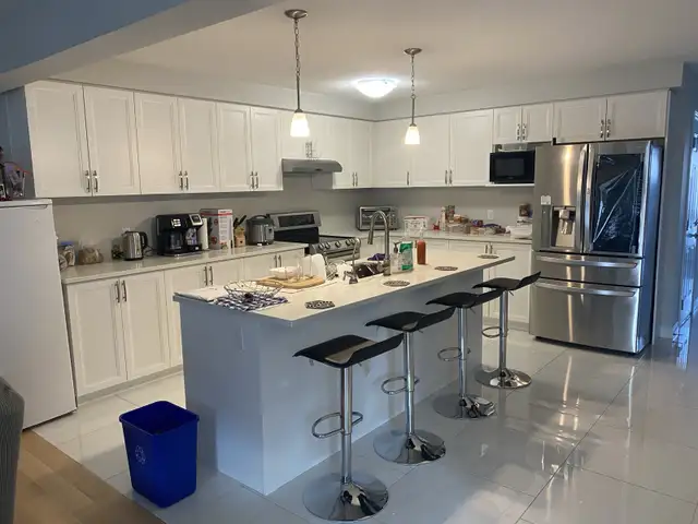 RENT A ROOM A FEMALE in Long Term Rentals in Kitchener / Waterloo - Image 8