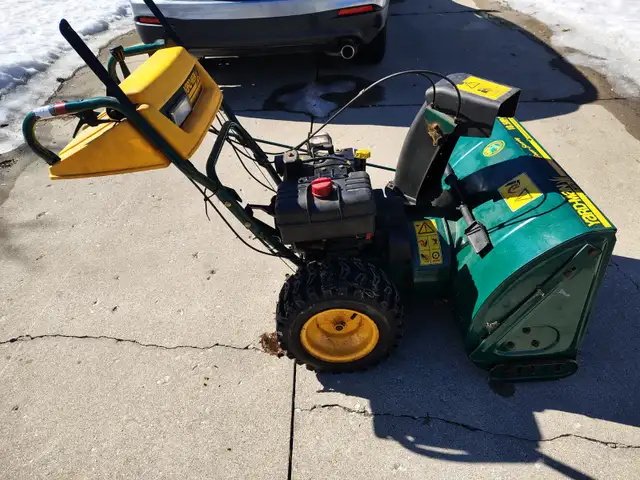 MTD Yardman 29" snowblower in Snowblowers in Kitchener / Waterloo - Image 3