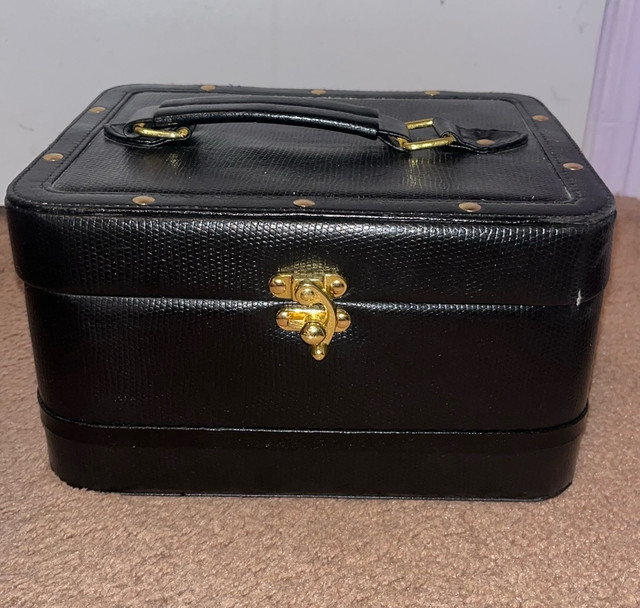 Black & Gold Leather Makeup Travelling Case in Women's - Bags & Wallets in Oshawa / Durham Region