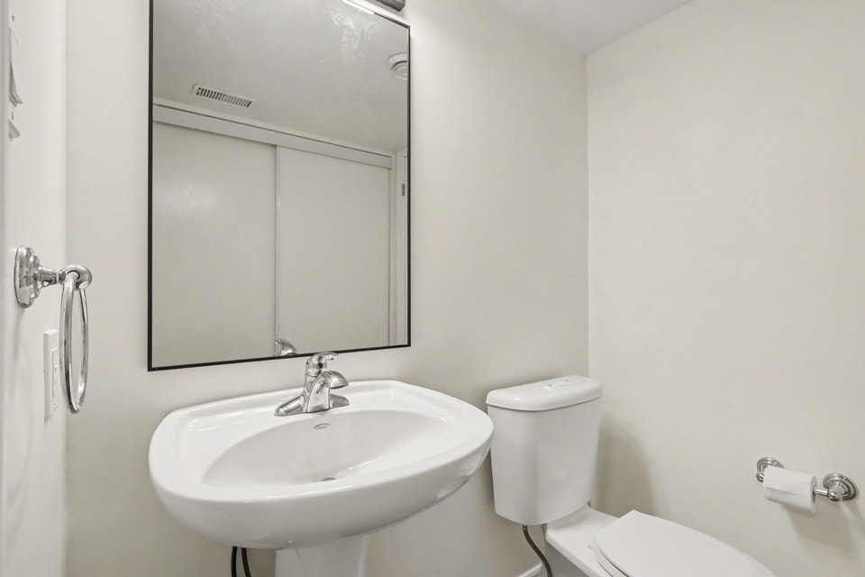 2-Bedroom + Den / Underground Pkg Condo in Barrhaven – $2,200/mo 4
