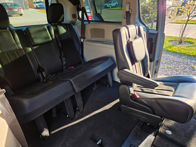 2019 Grand Caravan for sale in Cars & Trucks in Edmonton - Image 4