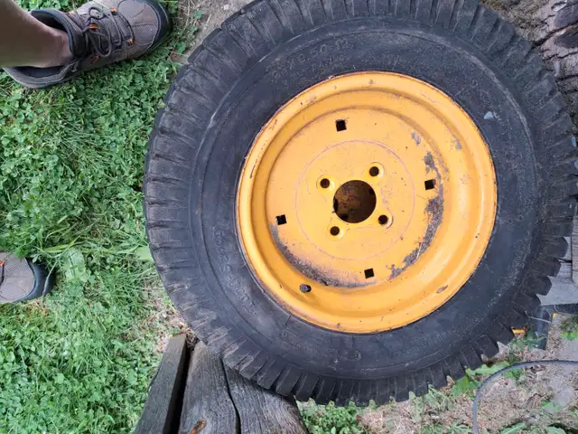 Lawn & Garden Tires in Lawnmowers & Leaf Blowers in Trenton - Image 5