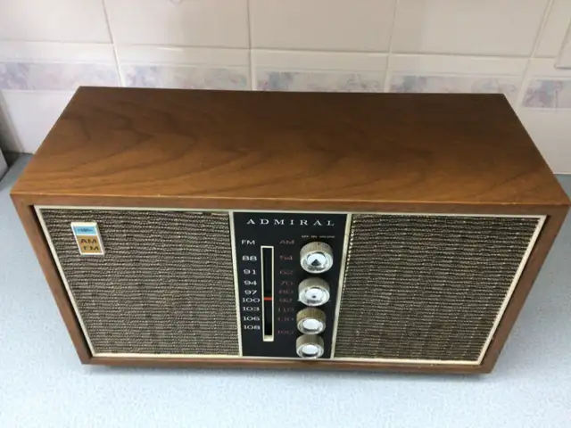 Admiral AM - FM Tube Radio in Stereo Systems & Home Theatre in Lethbridge - Image 4
