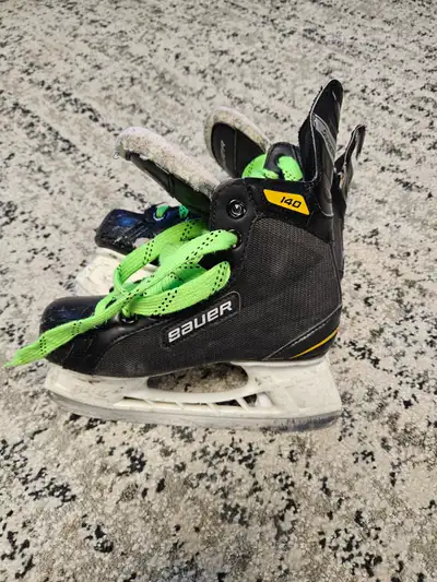 Skates sz 2, View more