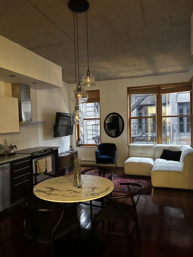 Old Montreal Loft Apartment — photo 1