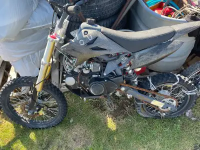 2020 Lianmei LMDB-125 cc dirt bike. It’s been sitting for awhile but it ran fine before sitting. As...
