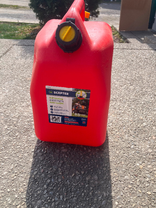 25 L gas can in Outdoor Tools & Storage in St. Catharines - Image 2