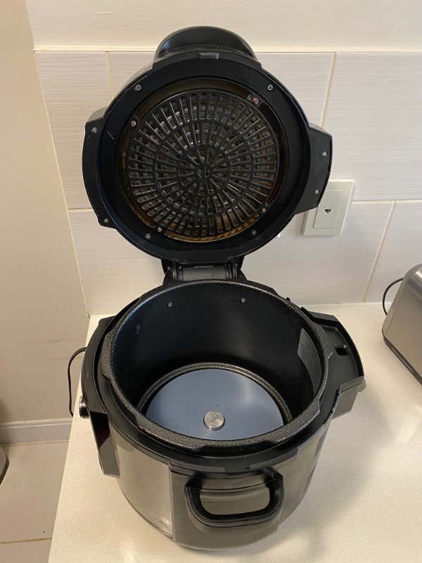 Ninja FD401C, Foodi 8Quart 12in1 Deluxe Pressure Cooker Microwaves