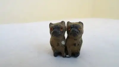 *** SHIPPING AVAILABLE *** Cold Painted Pug Dogs Rare Period: 19th century In Good condition Wear as...