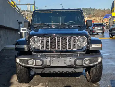 2024 Jeep Wrangler Sahara (ONE OWNER, NO REPORTED ACCIDENT, LOW KMS, CLEAN TITLE) The 2024 Jeep Wran...