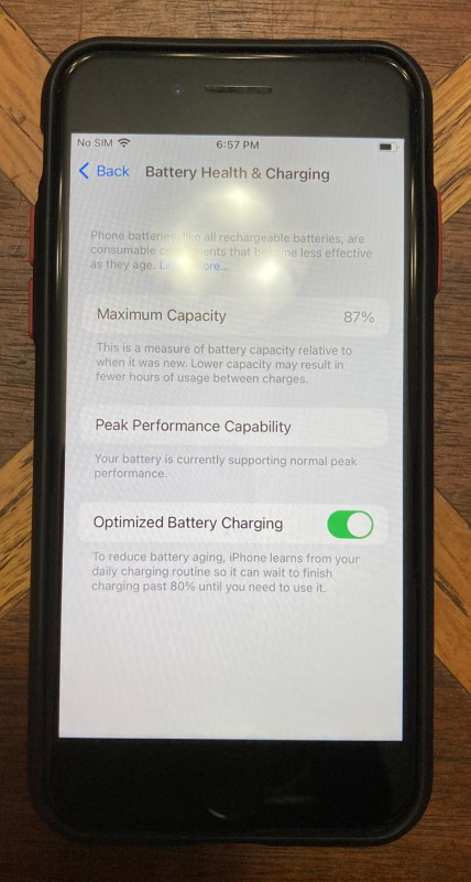 Unlocked Space Gray 64 GB iPhone 8 (MQ6G2VC/A) with Case in Cell Phones in Ottawa - Image 3