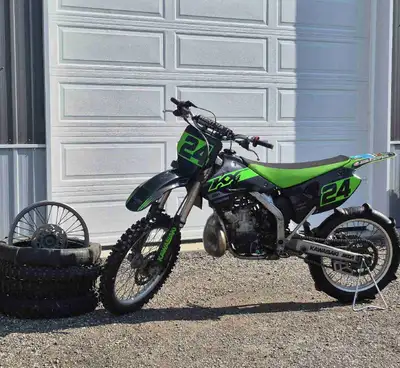 2006 Kx250 2-stroke (295cc big bore) Built to standout in the sand, very fast and powerful bike *295...