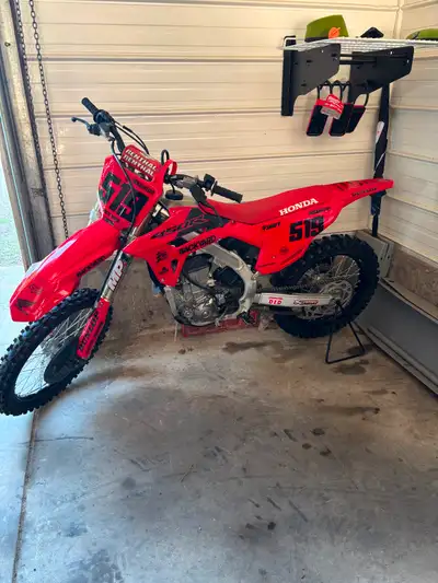 This bike is in great shape, new plastics and decals, extra air filters, oil change every 5 hours, b...