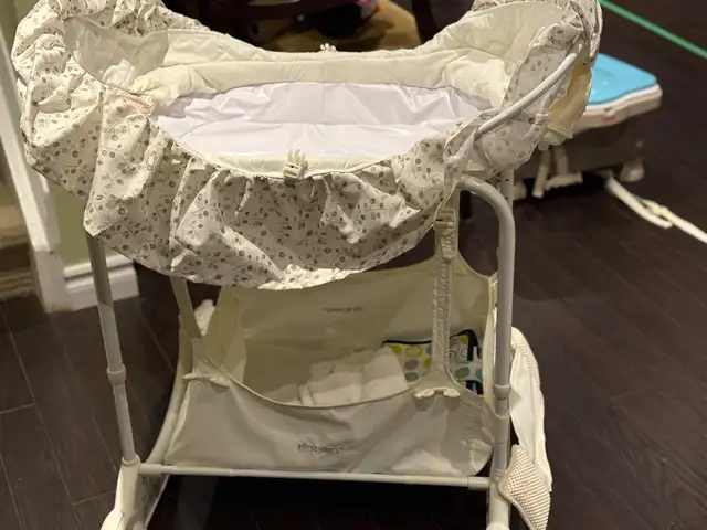 Removable Baby bassinet with stand music, sounds, light and vibr in Cribs in Markham / York Region - Image 4