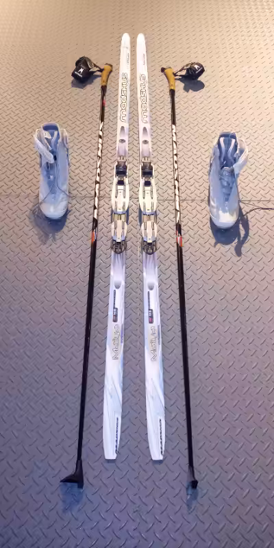 Equipements de ski de fond de patin ''MADSHUS'' - Bottes grandeur 5.5 (EUR 37) -Ski 170 cm -Bâtons d...