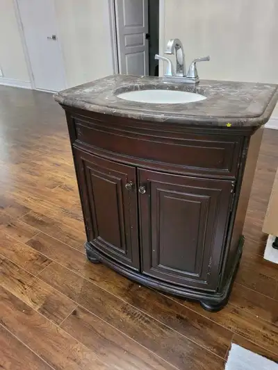 Dark brown vanity with quartz look countertop, includes faucet. Measurement 32"w, 20"d,36"h PICK UP...