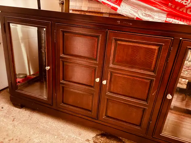 Solid Wood Sideboard/Hutch – Great Home Project Piece–$250 OBO in Hutches & Display Cabinets in City of Toronto - Image 3