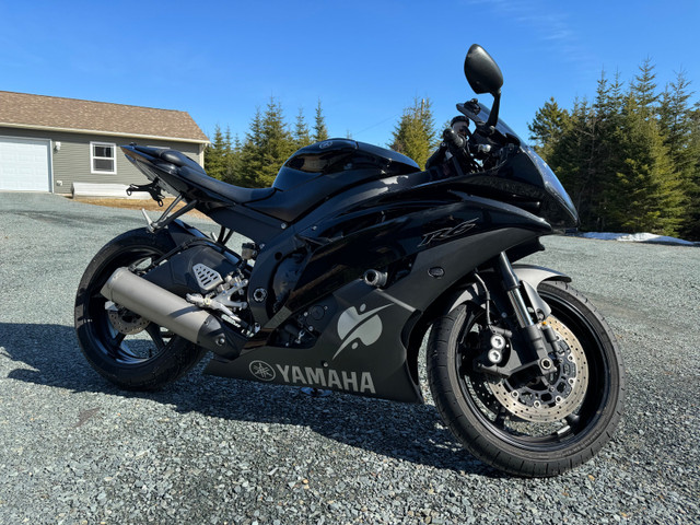2011 Yamaha YZF-R6 in Sport Bikes in Dartmouth - Image 3