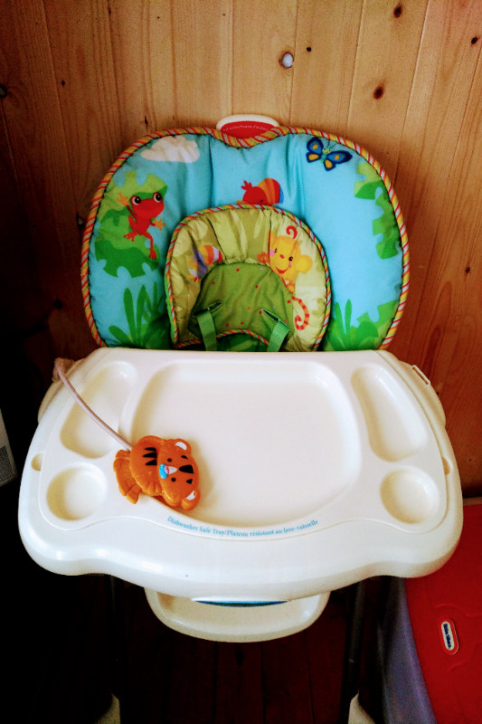 Baby High Chair in Feeding & High Chairs in Charlottetown